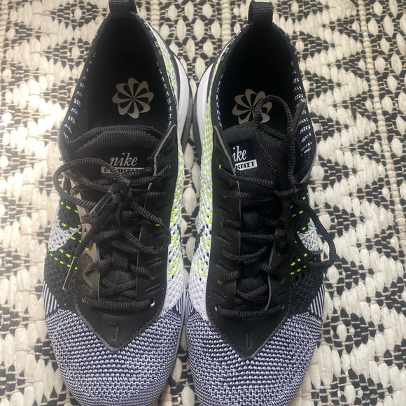 Nike - Picture 2 of 7